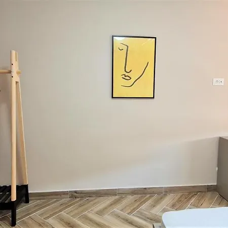 2v1 - 21 Dhjetori Sg شقة *