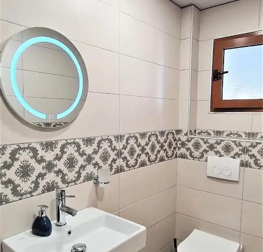 2v1 - 21 Dhjetori Sg Lägenhet