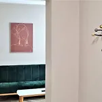 2v1 - 21 Dhjetori Sg Lägenhet *