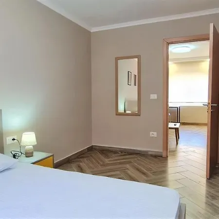 2v1 - 21 Dhjetori Sg דירה טיראנה