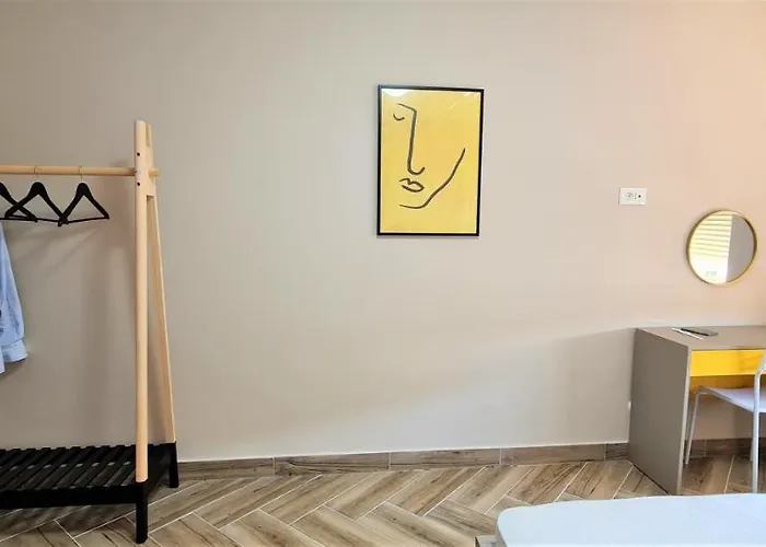 2v1 - 21 Dhjetori Sg Lägenhet *